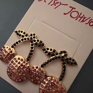 🍒 Betsey Johnson sparkling crystal cherry earrings 🍒